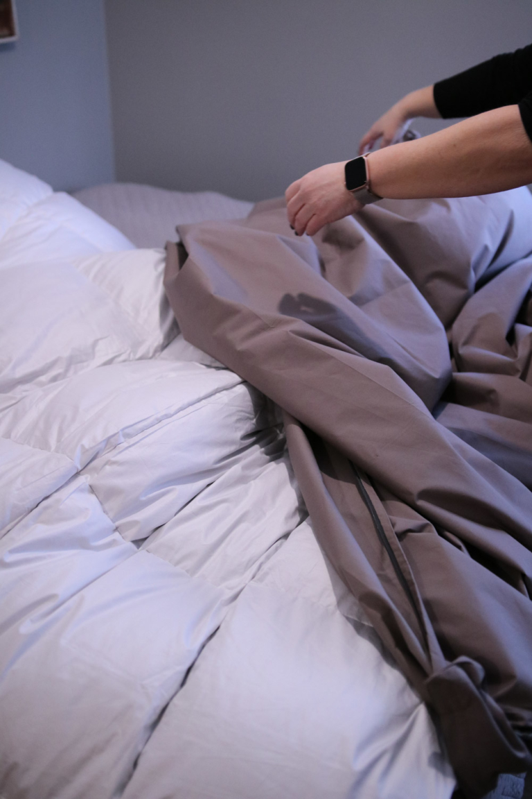 Duvet vs Comforter vs Duvet Cover What Are They? Icelandic Down