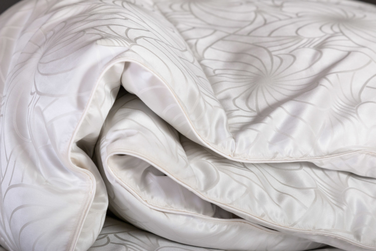 Duvet vs Comforter vs Duvet Cover What Are They? Icelandic Down